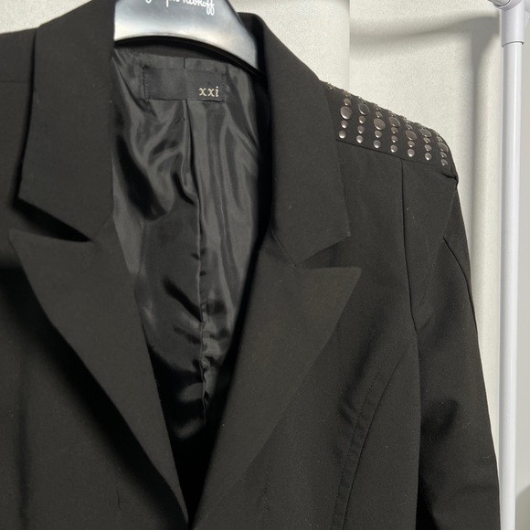 Square shoulder suit jacket - Picture 2 of 5